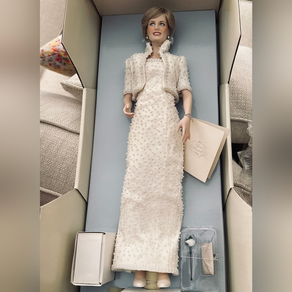 Franklin Mint Princess Of Wales Diana Porcelain Doll White Beaded Dress 17” NWT - Picture 1 of 6